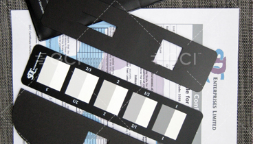 SDC ISO標準沾色灰卡